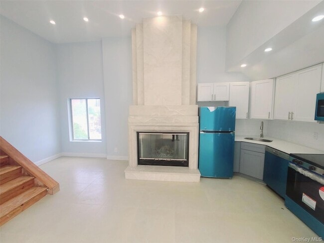 Photo - 67-39 Clyde St Unit H