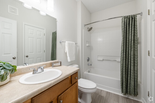 2BR, 2BA - 1,211SF - Bathroom