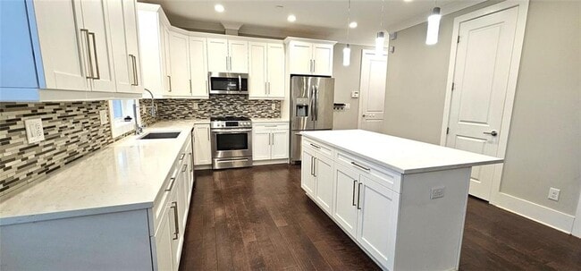 Photo - 1993 Memorial Dr SE