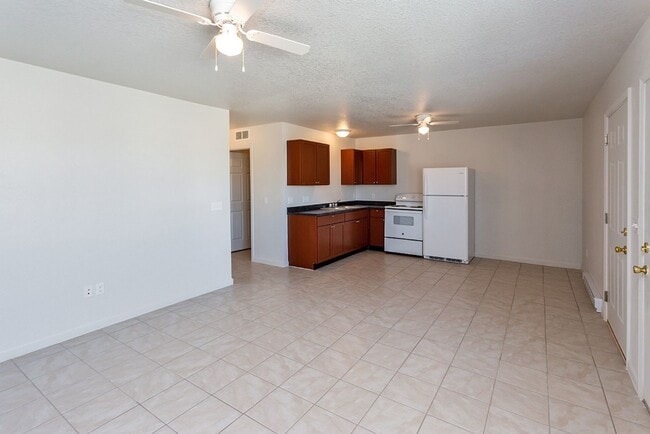 Photo - 3 Bedroom, Single-story Townhomes for rent... Unit 2603 S 2nd Ave #7