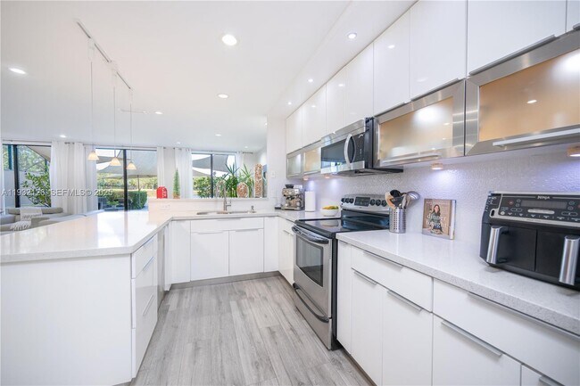 Building Photo - 3322 Torremolinos Ave Unit F-41B