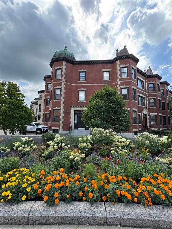 Building Photo - 899 Beacon St Unit 3 Rental
