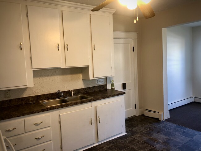 Pet Friendly HEAT,HW & Electric Included S... - Pet Friendly HEAT,HW & Electric Included S... Apartment Unit 1