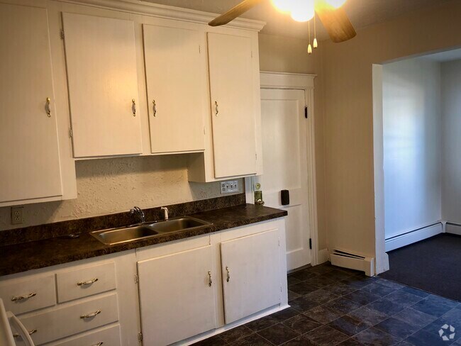 Building Photo - Pet Friendly HEAT,HW & Electric Included S... Unit 1 Rental