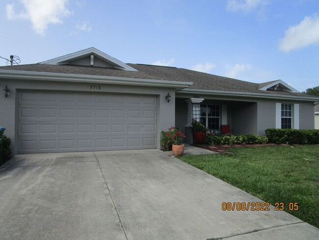 Building Photo - Available in April! Nice 3/2/2 Across From Jim Jeffers Park and Oasis North School