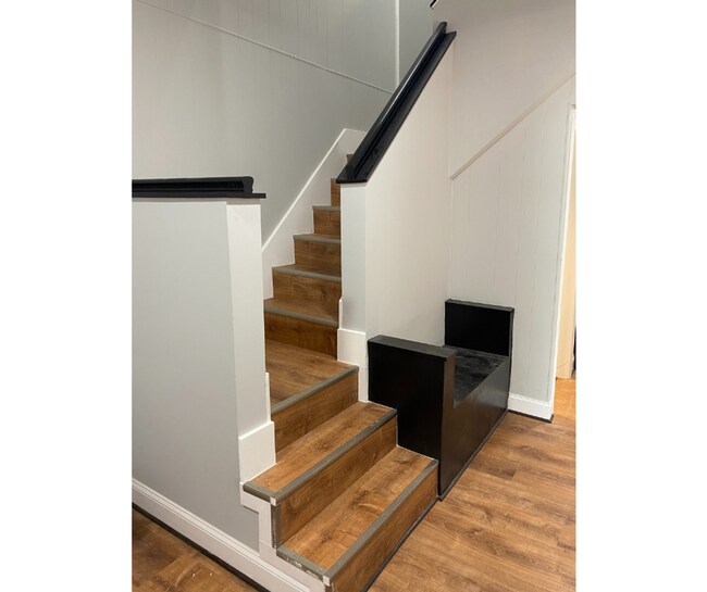 Photo - 1211 Poplar Grove St Unit BA Available W/Bath $850