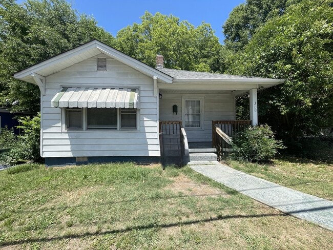 Building Photo - Freshly painted 2 bedroom 1 bath house- Pet Friendly!
