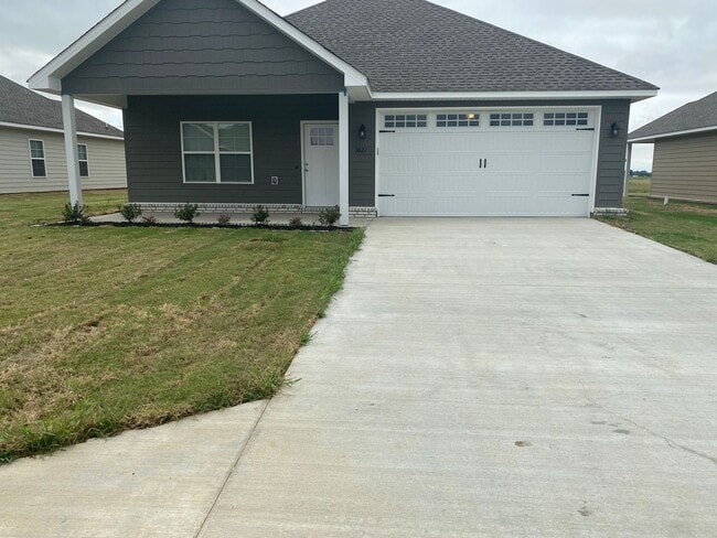 Building Photo - 3 Bedroom, 2 Bath Home in Valley View - PR...