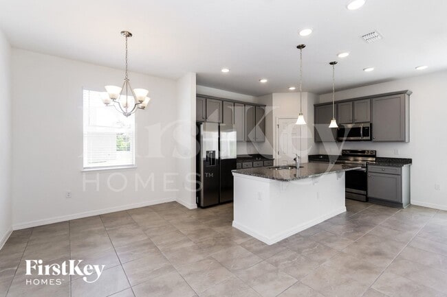 Photo - 340 Corbel Ln