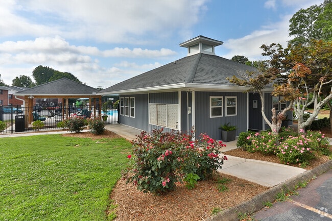 Photo - Brookfall I & II Apartments