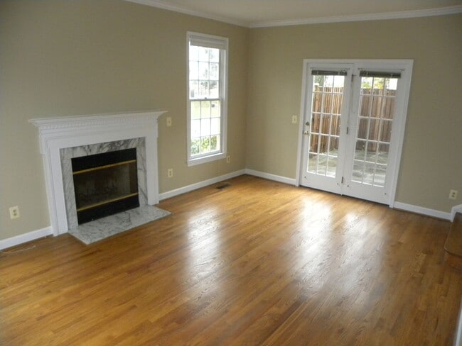 Photo - Linden Hill's House with Garage