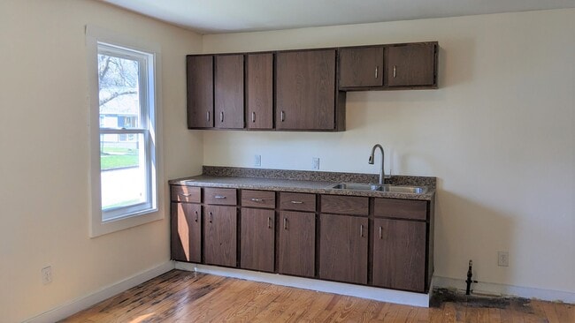 Photo - 1045 Kenneth- Large house with basement