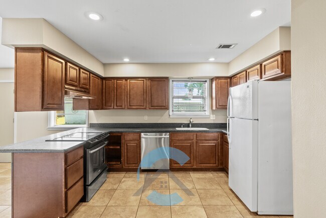 Photo - 2417 Meadow Dr