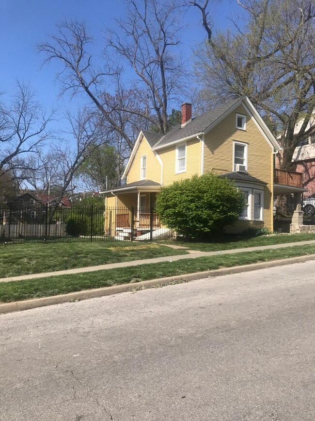 Photo - 110 E 44th St