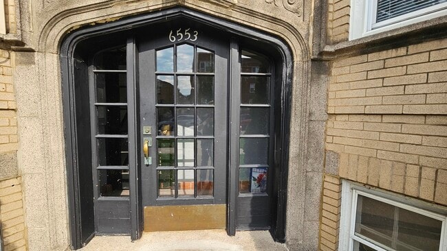 6553 N Francisco Ave Unit 1