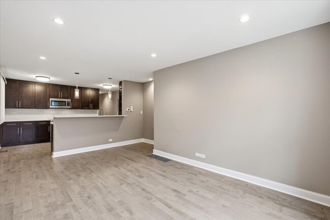 Photo - 2553 W Summerdale Ave