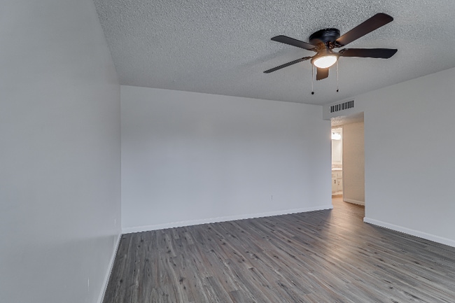 Photo - 1009 Mira Loma Dr