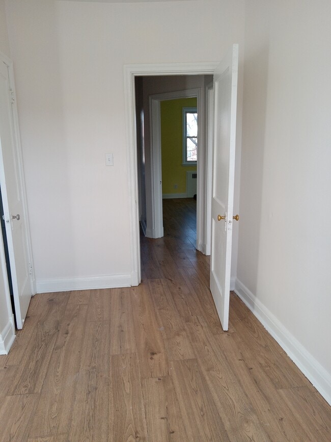 Photo - 1661 Ralworth Rd