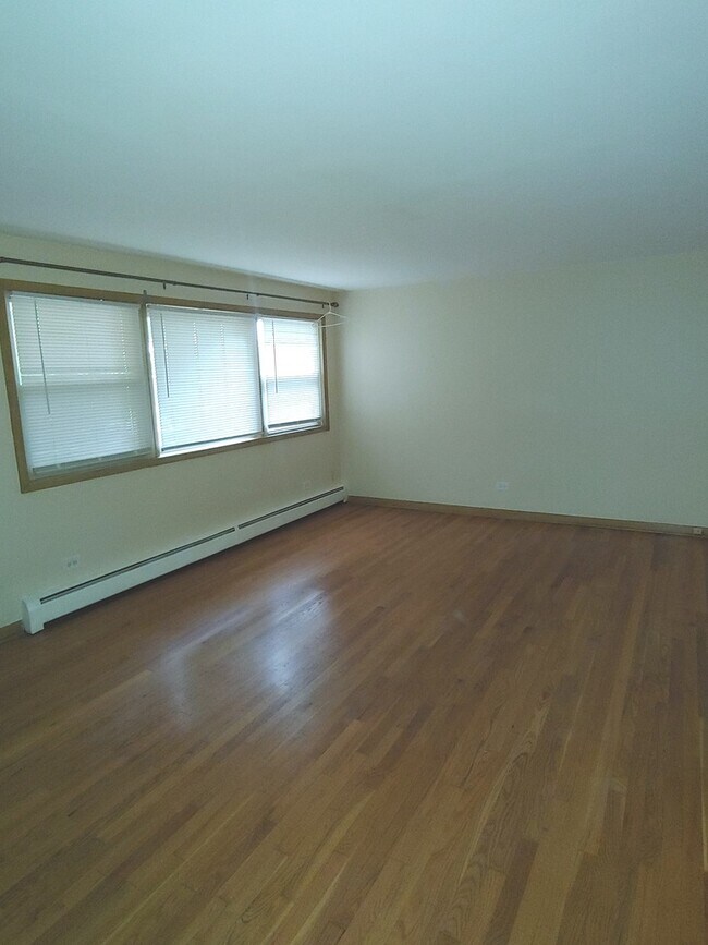 Photo - 5304 W Addison St