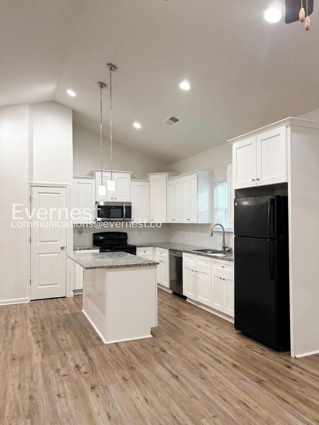 Photo - 2633 Hemphill St