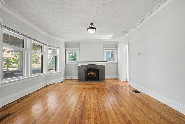 Photo - 350 Union Ave SE