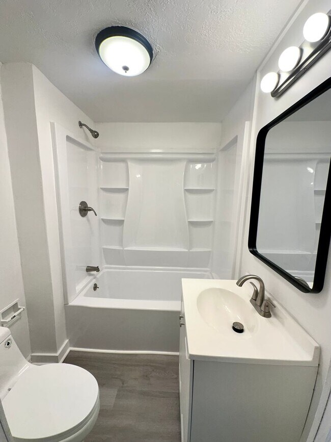 Photo - Renovated 2 Bed, 1 Bath Apartment in Sharp... Unidad 2