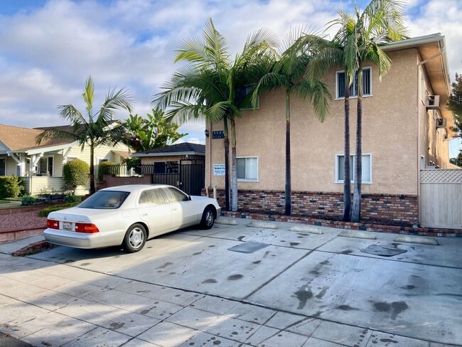 Building Photo - Charming upstairs one bedroom North Park Unit 3531 1/2