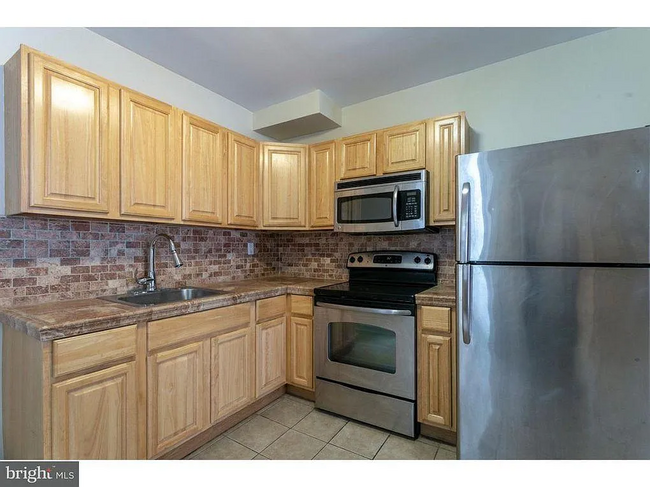 Photo - 2207 Bainbridge St