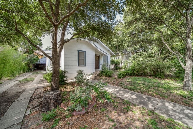Photo - CHARMING 2-BEDROOM ALAMO HEIGHTS COTTAGE