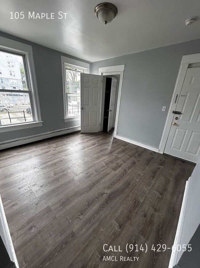 Photo - 105 Maple St