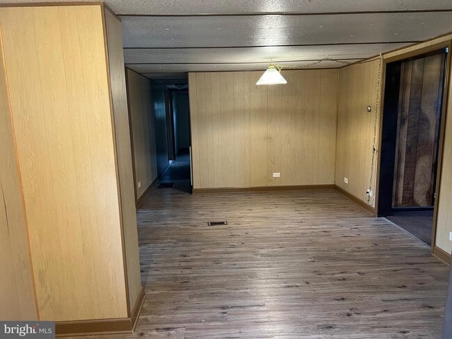 Photo - 107 Sawmill Ct