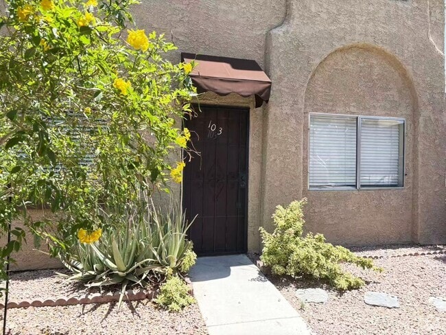 Building Photo - 5111 W Pioneer Ave Rental