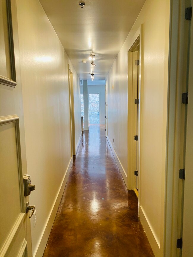 Building Photo - 840 Tchoupitoulas St Unit 840 Tchoup 309