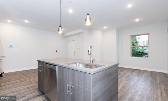 Photo - 1265 N Newkirk St Unit B