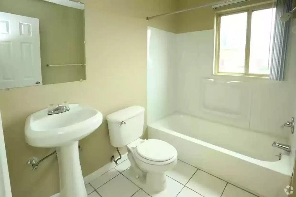 Photo - 14236 Dale St