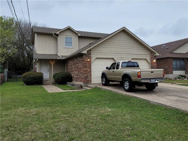 Photo - 5912 Parkwood Dr Townhome