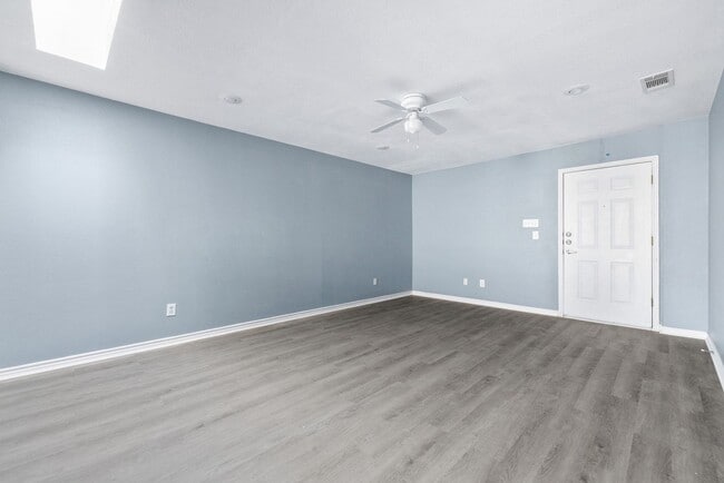 Photo - 805 N Main St Unit 108