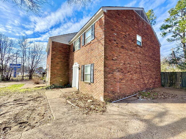 Photo - 1742 E Holmes Rd