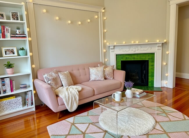 Building Photo - 10 Strathmore Rd Unit 2A