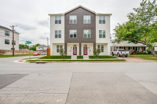 Photo - 3144 Forest Park Blvd Unit Full