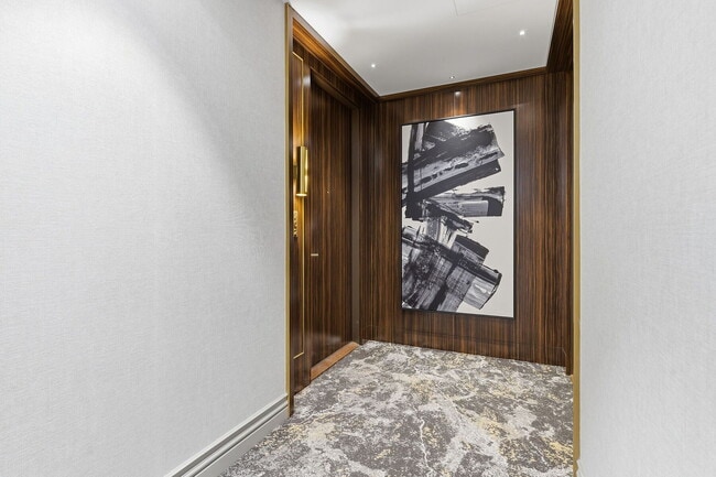 Photo - 455-455 Wellington St W