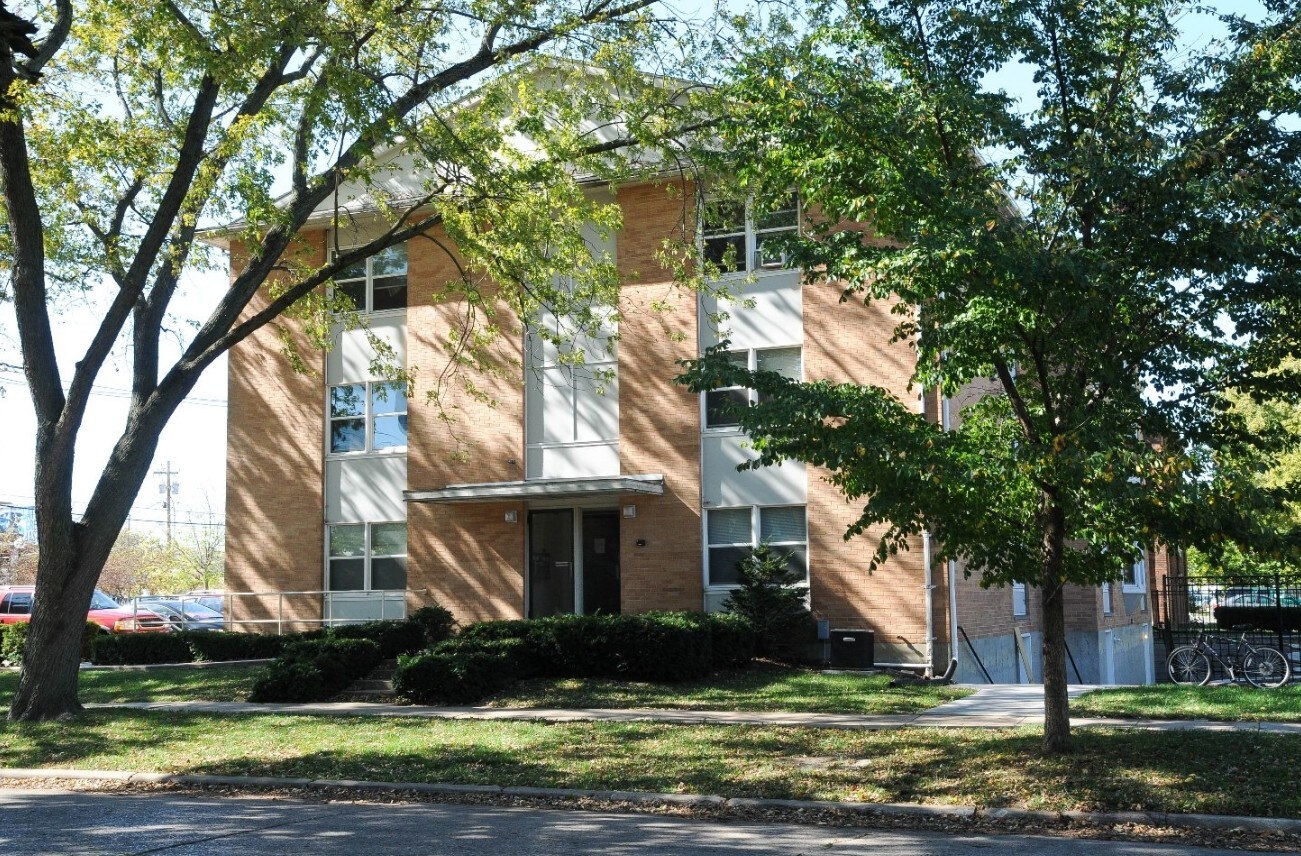 Photo - 111 E Healey St Apartments