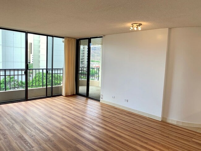 Building Photo - 2-Bedroom Condo with Lanai & Parking – $2,...