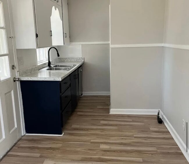 Photo - 2403 E Bayley St
