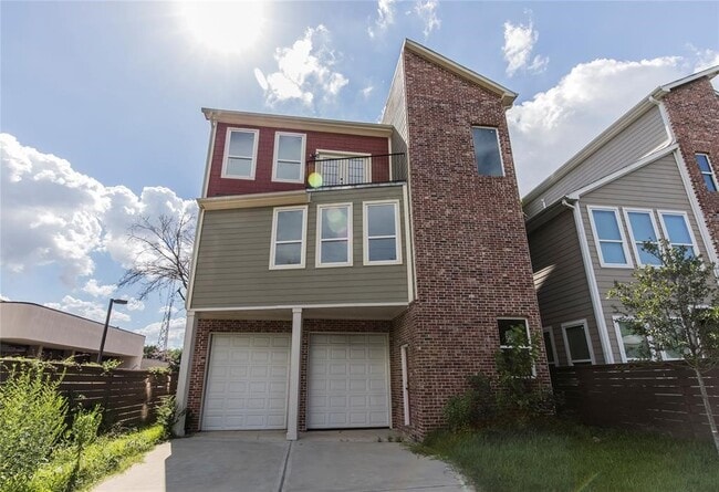 Building Photo - 1424 Eddington St