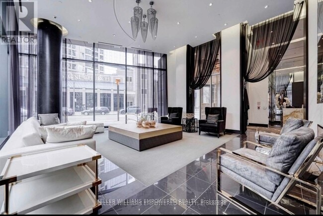 Photo - 32 Davenport Rd Unité 705