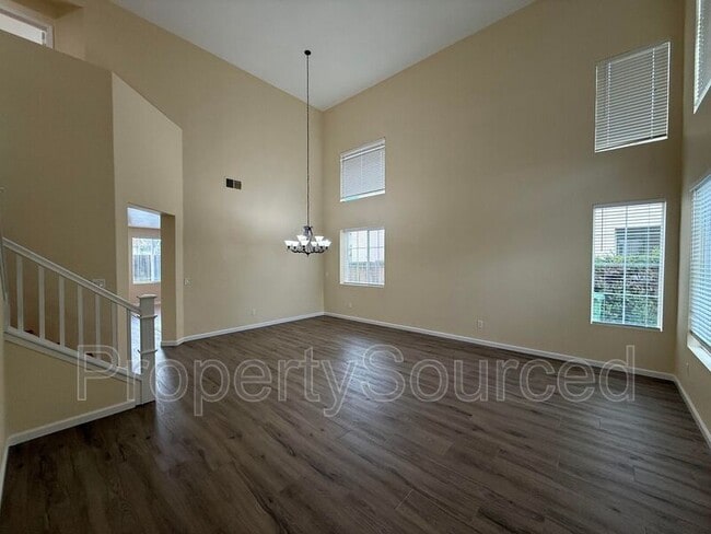 Photo - 1830 Persimmon Way