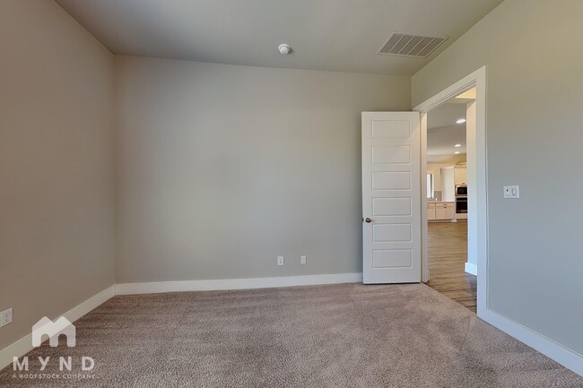 Photo - 152 Reagan Dr