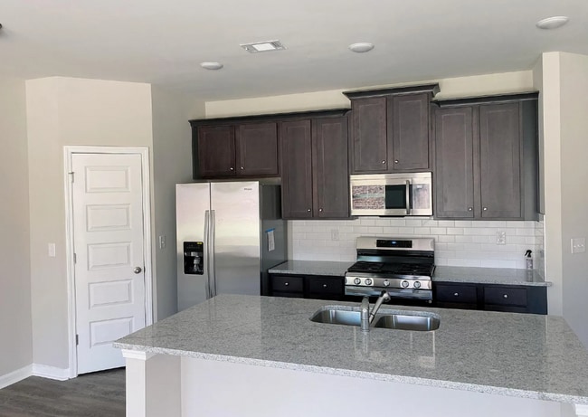 Photo - 3 BEDROOM TOWNHOME IN OAKWOOD!