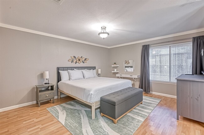 Photo - 2215 Fort Laramie Dr